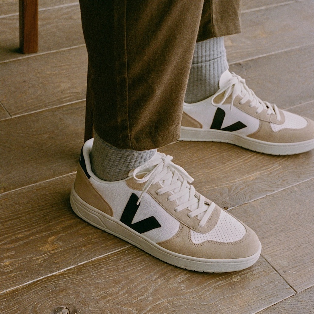 Veja V-10 Leather White Black Sahara EU 47 12.5